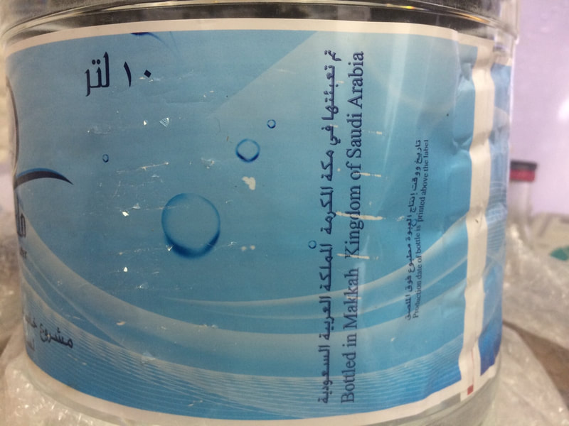 ขายน้ำซัมซัมยี่ห้อซอฟา 0814456235 มีขนาด 20 มล.และ 10 ลิตร นำเข้าจากประเทศซาอุดิอาระเบีย ภาพขวดน้ำซัมซัมเป็นภาษาต่างประเทศ